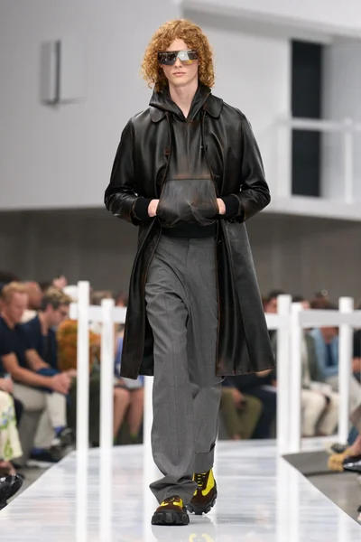 Look 28